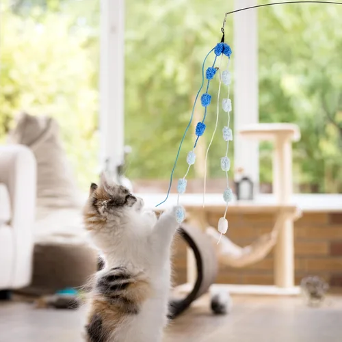 Vista 7 de Juguete de varita para gatos, 8 piezas retráctiles de felpa Srtip para gatos, juguetes con campana y cuerda, juguetes interactivos largos