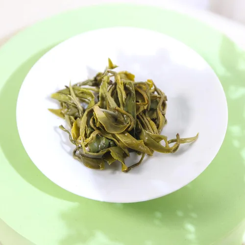 Vista 8 de FullChea - BiLuoChun Tea - Té verde Bi Luo Chun - Té verde chino hoja suelta - Aromático de frijoles tostados - Té calmante (8.8 oz / 250 g)