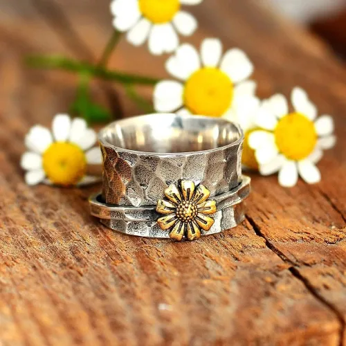 Vista 4 de Anillo giratorio de flores de margarita para mujeres, niñas, hombres, antiansiedad, gira libremente, inspiraciones, alivio del estrés, meditación