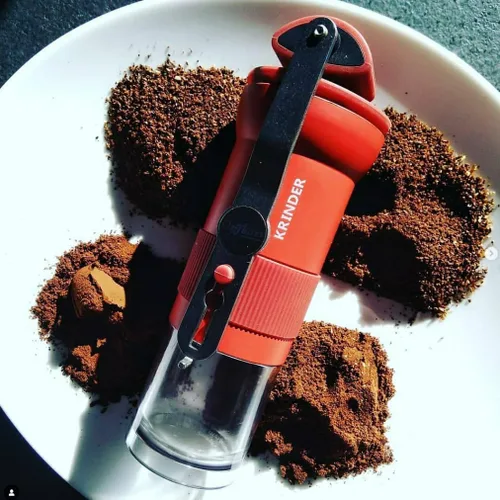 Vista 4 de Cafflano Krinder: Cafetera manual portátil, molino de mano, molinillo de café italiano con rebabas de metal, alta consistencia, fácil ajuste