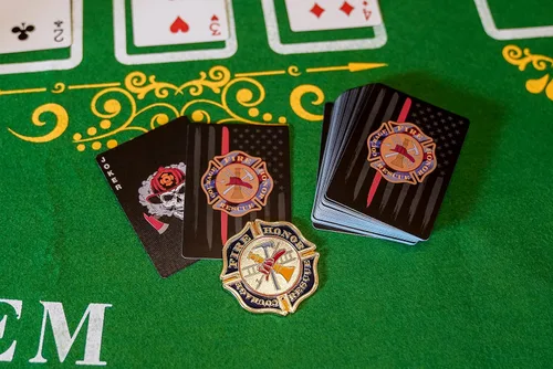 Vista 14 de Juego de regalo del ejército de los Estados Unidos Juego de cartas y dados Tarjetas de insignia de rango del ejército Regalos del ejército