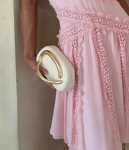 Vista 2 de Bolsos de mano de acrílico de noche para mujer, bolsos de noche, bolso cruzado de piel sintética con acento ovalado dorado