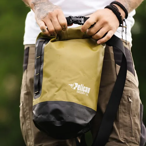 Vista 5 de Pelican Bolsa seca impermeable 10L/20L/30L - Reflectante - Exodry - Impermeable - Mantiene el equipo seco para kayak, playa, rafting y pesca