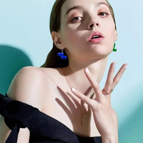 Vista 3 de QUPENGXU 2 pares de aretes cuadrados irregulares de personalidad interesantes aretes de tetris coloridos para mujeres y niñas