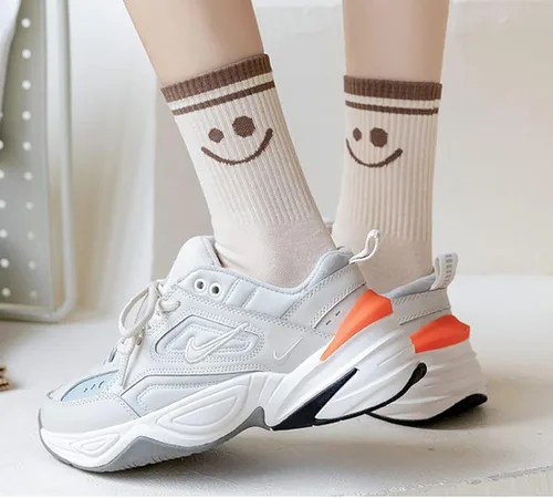 Vista 3 de Lindos calcetines de cara sonriente hasta el tobillo, calcetines divertidos de algodón, regalos para mujeres, adolescentes y niñas