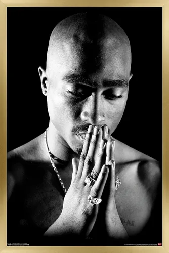Vista 13 de Trends International Tupac - Póster de pared rezando, 14.725 x 22.375 pulgadas, versión enmarcada de madera de granero