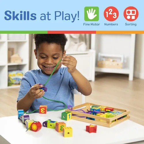 Vista 10 de Cuentas de madera para enlazar Melissa & Doug, actividad educativa con 27 mostacillas y 2 cintas