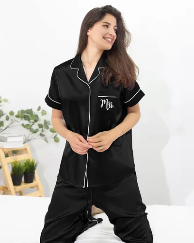 Vista 4 de AW BRIDAL Juego de 4 pijamas de satén a juego para parejas, pijamas de seda suave de manga corta para mujeres, hombres, parejas, regalos para señor