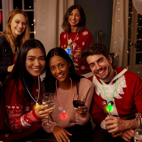 Vista 6 de Collar de Navidad, 8 piezas de collares colgantes con bombillas LED de Navidad, accesorios de Navidad a granel con cuentas verdes, amarillas, rojas