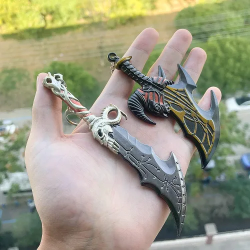 Vista 3 de God of War Llaveros Kratos Blades of Chaos & Leviathan Axe Charm Regalos para niños, adolescentes, hombres, mujeres fans