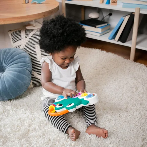 Vista 9 de Baby Einstein Ocean Explorers Neptune's Busy Bubbles - Juguete de actividad sensorial con luces interactivas y música, a partir de 3 meses Burbujas