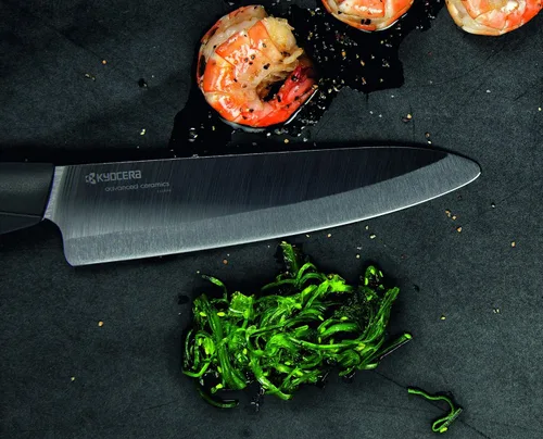 Vista 6 de Kyocera Innovation Series - Cuchillo de corte de cerámica de 5 pulgadas, con mango ergonómico suave al tacto, hoja negra, mango negro