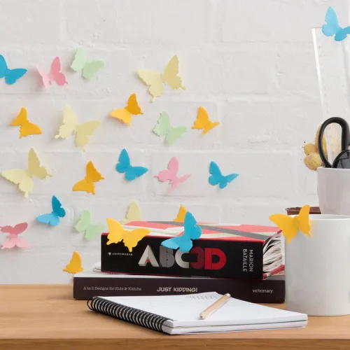 Vista 2 de Suck UK Paquete múltiple de notas adhesivas de mariposa 3D, blocs de notas de papel adhesivo