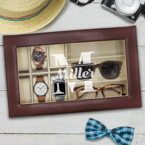 Vista 2 de The Wedding Party Store Caja personalizada para relojes y lentes de sol, estuche organizador de relojes y lentes grabado personalizado (marrón)