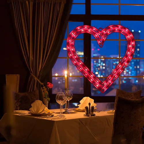 Vista 2 de Decoración de silueta de ventana de corazón rojo iluminado 50L para el día de San Valentín, corazón de luces de San Valentín Corazón rojo de 50 LED