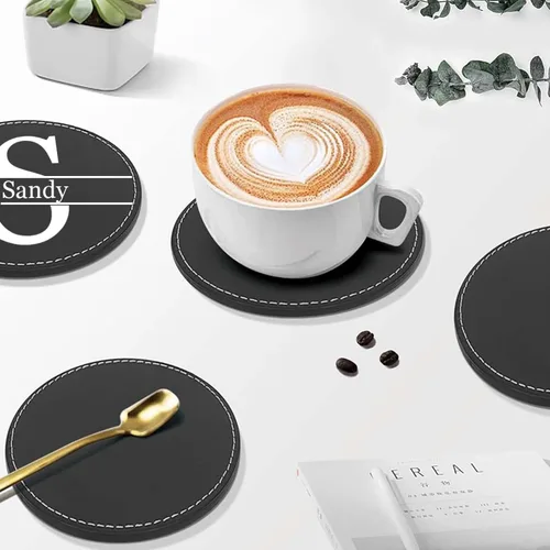 Vista 6 de Posavasos de cuero personalizados para bebidas, juego de 6 posavasos de café personalizados, posavasos personalizados con monograma grabado, regalos