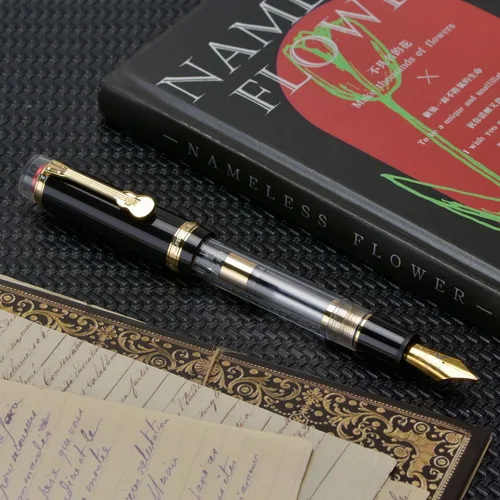 Vista 6 de Jinhao Tiandao 1935 Pluma estilográfica media #8 con punta espada, acrílico negro y transparente con gran convertidor y clip de guitarra