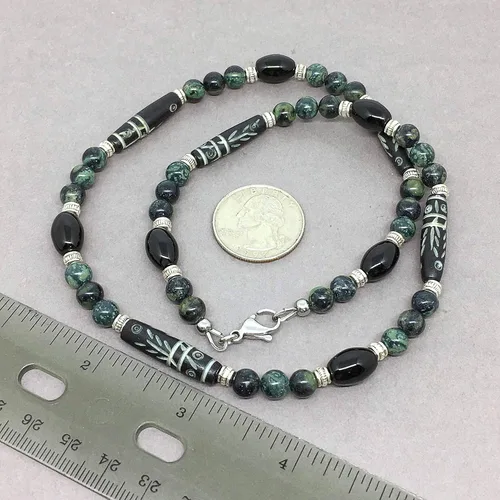 Vista 16 de Mami's Gem Studio Collar de estilo tribal para hombre, cuentas con hueso tallado, ónix negro y piedras preciosas, hecho a mano en Estados Unidos