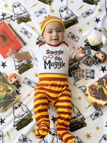 Vista 2 de Harry Potter Conjunto de traje de 3 piezas para bebé mono de peluche y gorro