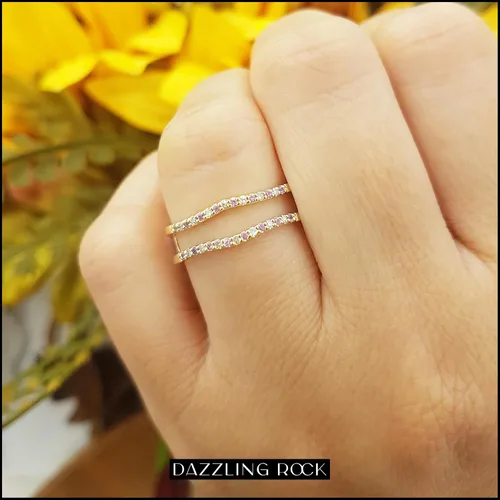 Vista 21 de Dazzlingrock Collection Anillo de protección redondo alternativo de zafiro rosa y diamante blanco para mujer en oro macizo de 10 quilates
