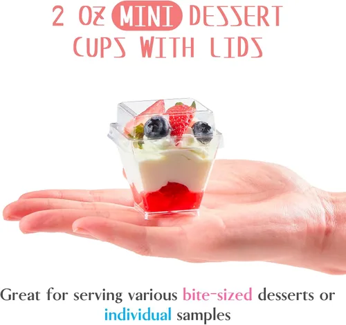 Vista 4 de Mini tazas de postre de 2 onzas con tapas y cucharas, paquete de 100 vasos de plástico para postres pequeños vasos cuadrados para servir fiestas