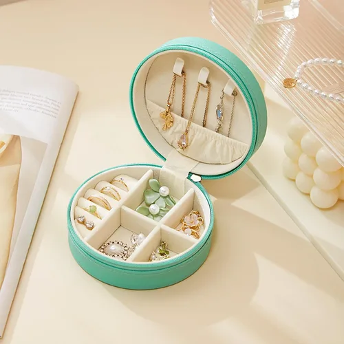 Vista 2 de CASEGRACE Joyero de viaje, pequeño joyero para mujer, mini organizador de joyas portátil con cremallera para anillos, aretes, collares, pulseras