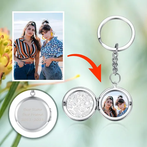 Vista 2 de Personalized Master Collar con medallón de fotos personalizado que sostiene imágenes grabadas de acero inoxidable con texto fotográfico colgante