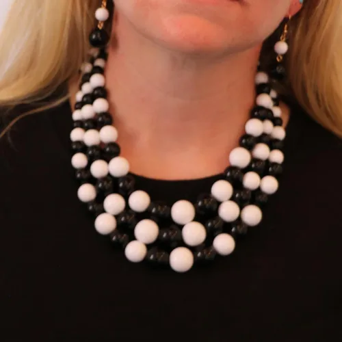 Vista 4 de Rosemarie & Jubalee Conjunto de joyería para mujer con 3 cadenas multicolores de perlas simuladas y aretes, regalo con collar, 45,7 cm + 7,6 cm