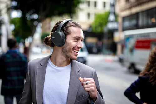 Vista 8 de Sony Auriculares con cancelación de ruido WHCH710N: Auriculares inalámbricos Bluetooth sobre la oreja con micrófono para llamadas telefónicas