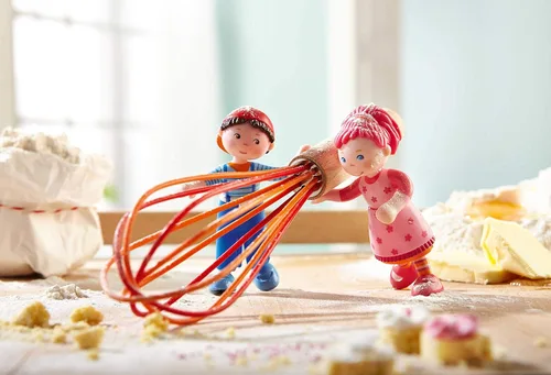 Vista 3 de Haba Little Friends Lilli – 4" Bendy Chica Muñeca Figura con rosa cabello