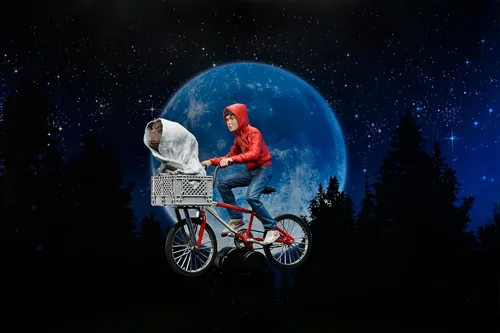 Vista 9 de NECA - E.T. La figura de acción a escala de 7 ″ del 40 aniversario extraterrestre – Elliott & E.T. en bicicleta