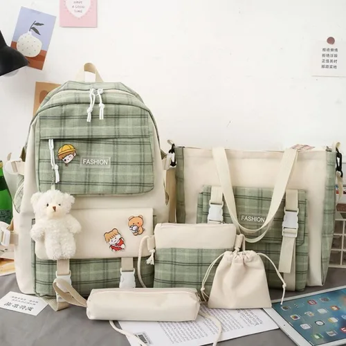 Vista 6 de Juego de 5 mochilas Kawaii de lona con bonitos alfileres colgantes de oso a cuadros, asa a cuadros, bolsa de hombro, Verde, Mediana