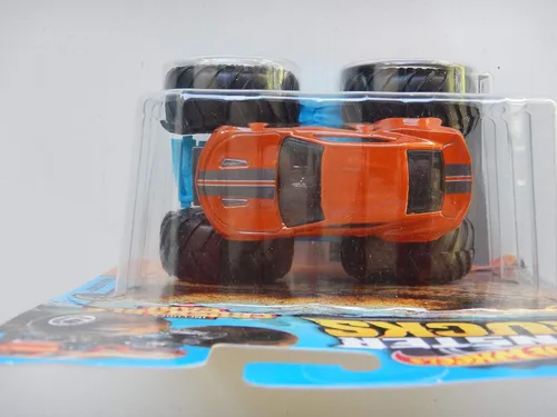 Vista 2 de Hot Wheels Monster Trucks 1:64 Escala Camaro 1/75 Coche triturable, naranja quemado