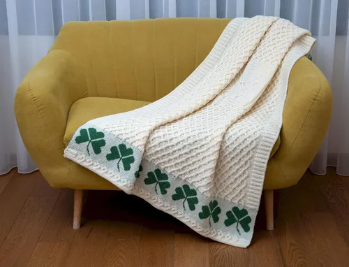 Vista 2 de SAOL Manta Aran de trébol irlandés, 100% lana merina, patrón de panal de abeja, natural, 40 x 60 pulgadas, 39.4 in x 59.1 in