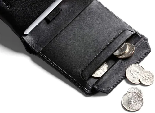 Vista 3 de Bellroy Billetera delgada para monedas, diseño de cuero plegable, capacidad para 4-8 tarjetas, cierre magnético