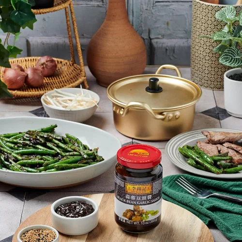 Vista 5 de Lee Kum Kee Salsa de Ajo y Frijoles Negros (13 oz - 1 paquete), Aromática y Sabrosa - Perfecta para Marinadas, Estofado, Salsas para Mojar, Salteado