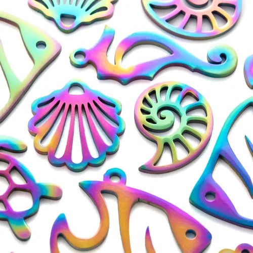 Vista 7 de 20 colgantes con temática oceánica de acero inoxidable con diseño de arco iris, dijes multicolor para hacer joyas, collares, aretes, pulseras