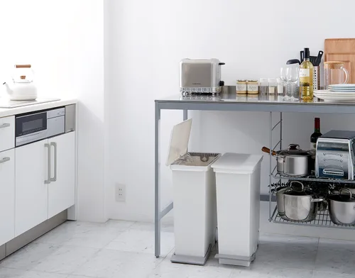 Vista 7 de Like-IT LBD-14 - Cubo de basura tipo pedal, Olua 33 de ancho vertical, color blanco, aprox. 9.8 gal (33 L), fabricado en Japón, separación delgada