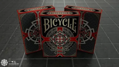 Vista 2 de Baraja de póquer estándar de las cartas carmesí de la fortaleza de la bicicleta por Gamblers Warehouse
