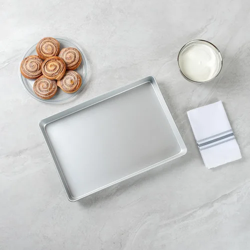 Vista 6 de Restaurantware-Met Lux Molde para Hornear de Lados Rectos de 18 x 12 x 2 Pulgadas, 1 Molde Rectangular para Pastel - Listo para Horno, Congelable