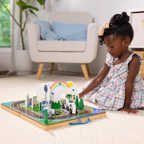 Vista 2 de Melissa & Doug Juego de aeropuerto para llevar, vehículos, pistas incorporadas para niños y niñas de 3 años en adelante - Certificado FSC