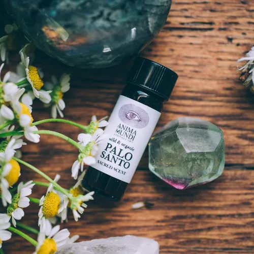 Vista 2 de Anima Mundi Apothecary Aceite esencial de Palo Santo orgánico, con aceite de jojoba orgánico y fragancia auténtica de Palo Santo
