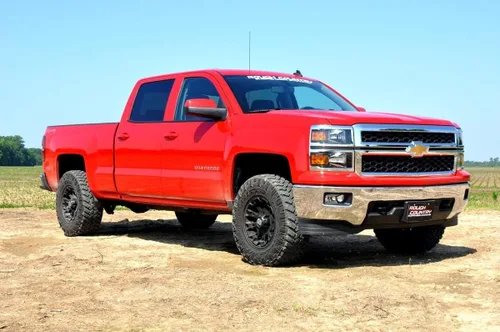 Vista 4 de Rough Country Kit de nivelación de elevación de 2" para Chevy Silverado y GMC Sierra 2500HD (2001-2010) con códigos FT - Aumenta la distancia al