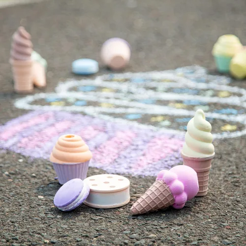 Vista 7 de Melissa & Doug Juego de tiza para helados y pasteles para niños, tiza de banqueta para niños de 3 años en adelante