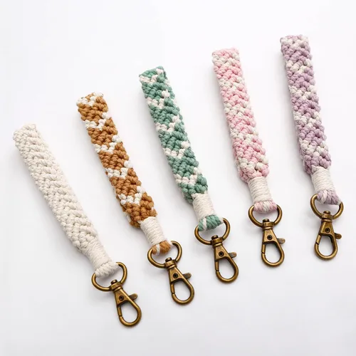 Vista 6 de Llavero de macramé bohemio hecho a mano con llavero para mujeres y niñas