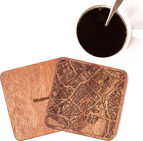 Vista 3 de Montreal Map Coaster by O3 Design Studio, juego de 4, posavasos de madera Sapele con mapa de la ciudad, hecho a mano