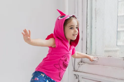 Vista 4 de Pinkfong Baby Shark Mommy Shark - Conjunto de camiseta y pantalones cortos de rizo francés para recién nacidos a niños pequeños