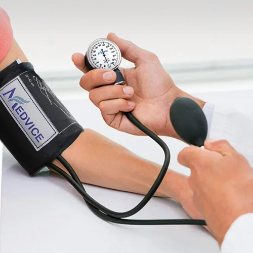 Vista 6 de MEDVICE - Manguito de presión arterial manual - Esfigmomanómetro aneroide de tamaño universal - Monitor de presión arterial para enfermeras - Mejor