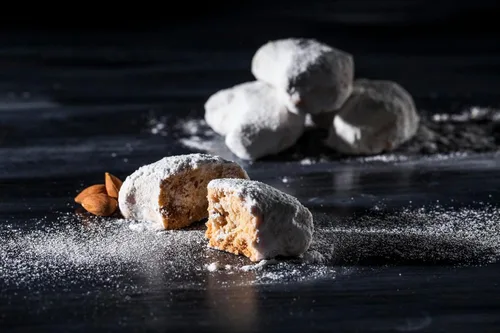 Vista 5 de Galletas griegas hechas a mano (Kourabie) con almendras enteras 450g/15.8oz