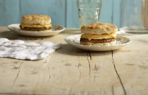 Vista 4 de JIMMY DEAN SALCHA DE SANDWICH DE DESAYUNO, BISCUITO DE HUEVO Y QUESO 9 OZ PACK DE 3